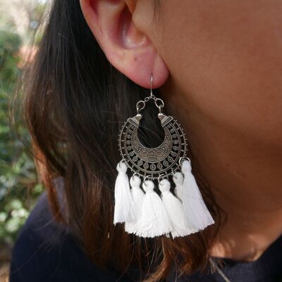 Bohemian oriental earrings in silver lace and pompoms - White