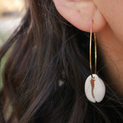 Hoop earrings and cowrie shells - Golden hoops