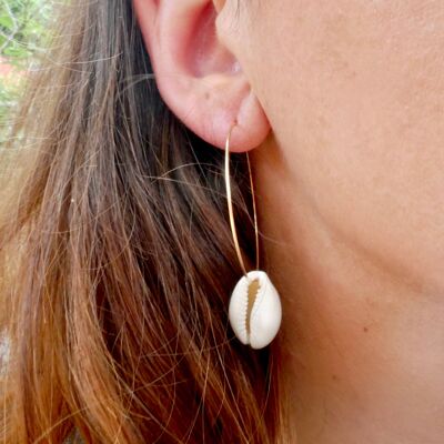 Hoop earrings and cowrie shells - Silver hoops