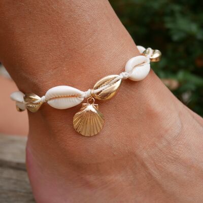 Beige anklet chain with natural and gold cowrie shells