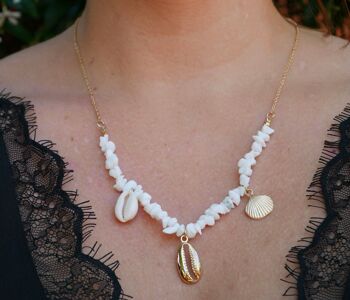 Collier en coquillages cauris et perles en Howlite 1