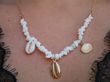 Collier en coquillages cauris et perles en Howlite 3