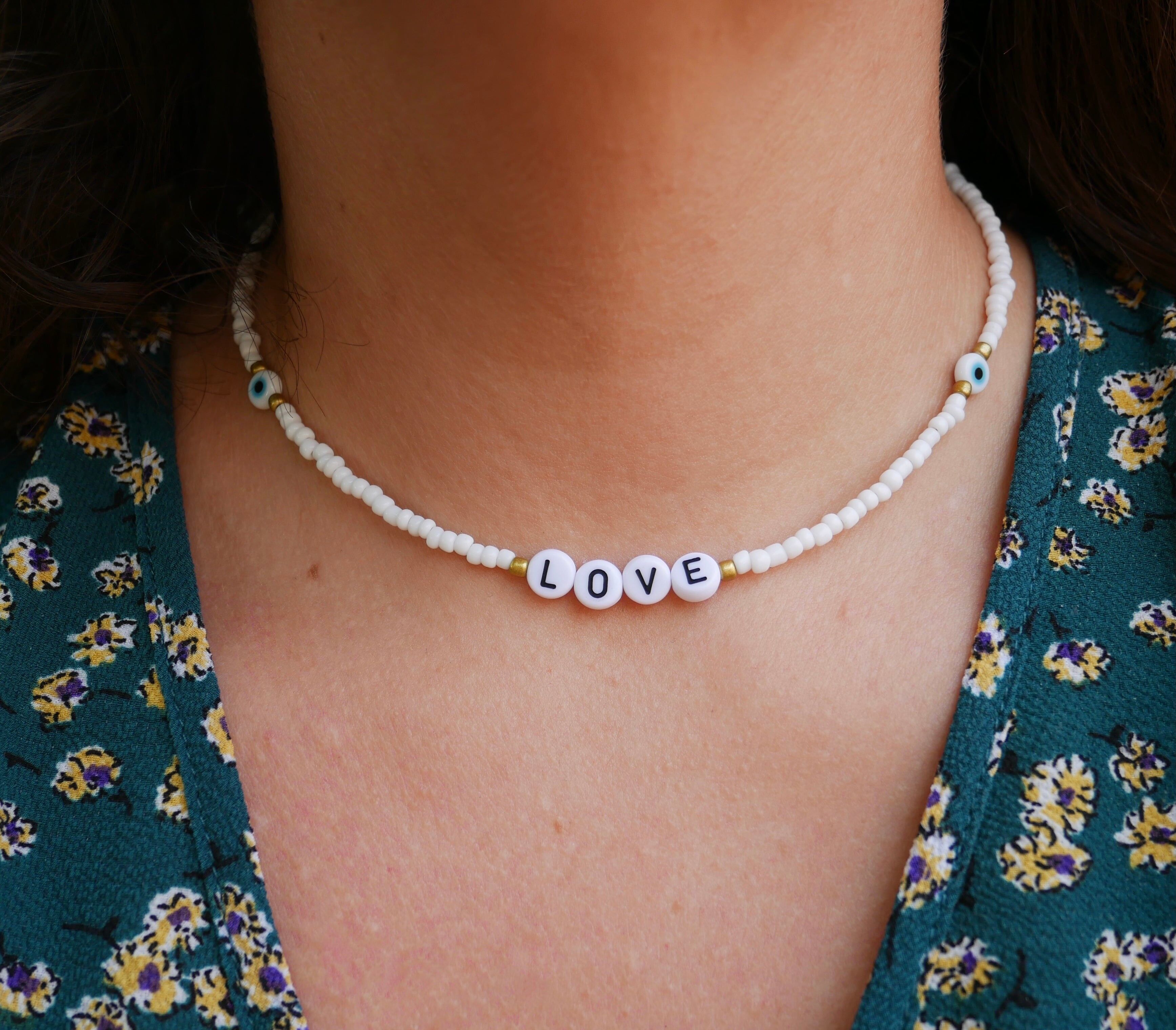 Collana in perle bianche e occhio turco porta fortuna