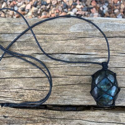 Adjustable necklace with labradorite protection pendant, Lithotherapy
