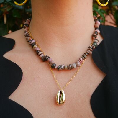 Halskette aus Natursteinen und Kaurimuschel - Rhodonit