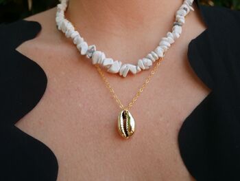 Collier en pierres naturelles et coquillage cauri - Howlite Blanche 1