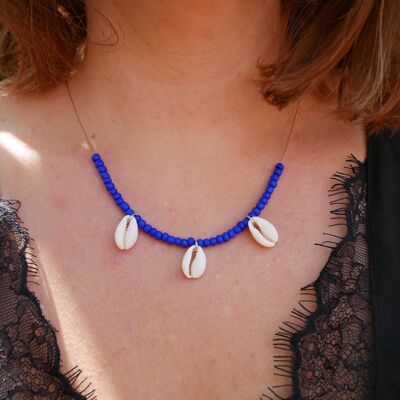 Collier en coquillages cauris beiges naturels et perles - Bleu marine