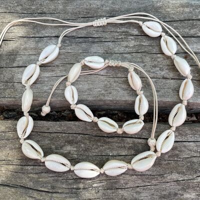 Ornamento in conchiglie di ciprea beige, bracciale e collana