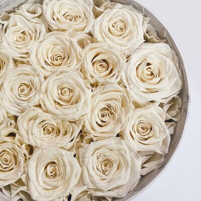 Konservierte 16-teilige Rosenbox mit echten frischen Blumen in Marmoroptik