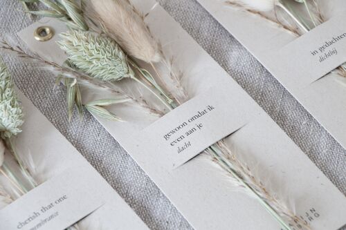 Hold close dried flowers cards:
