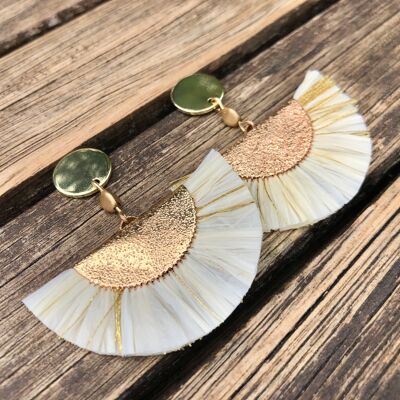Fancy off-white fan earrings