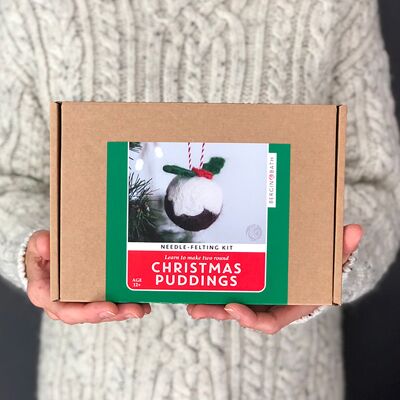 Nadelfilzen Christmas Puddings Kit. Machen Sie ZWEI Weihnachtsdekorationen!