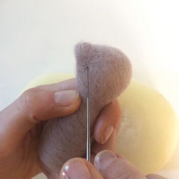 Kit de feutrage à l'aiguille - Souris - Fabriquez DEUX mignonnes petites souris 7