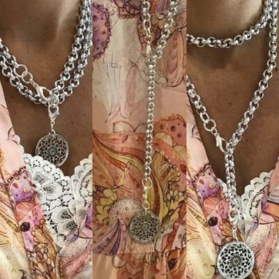 Necklace Alee with medallion charm