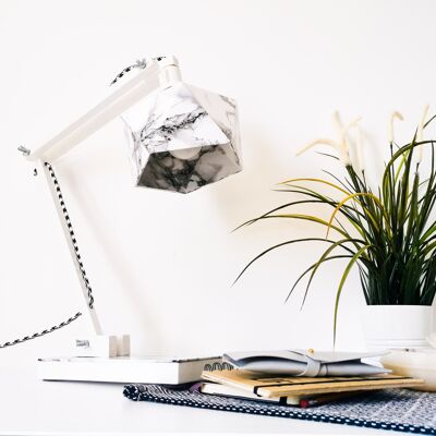 Lámpara de escritorio origami blanco y mármol