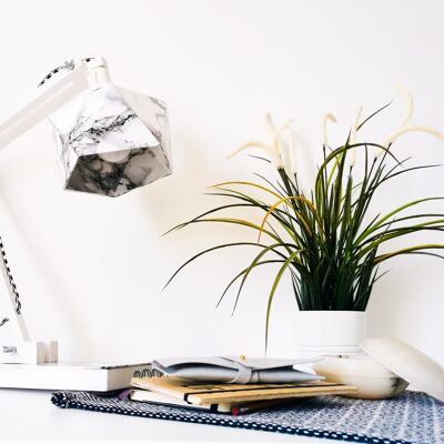 Lámpara de escritorio origami blanco y mármol