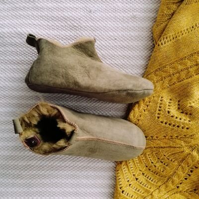Pantuflas botas de piel de oveja verde oliva Miko