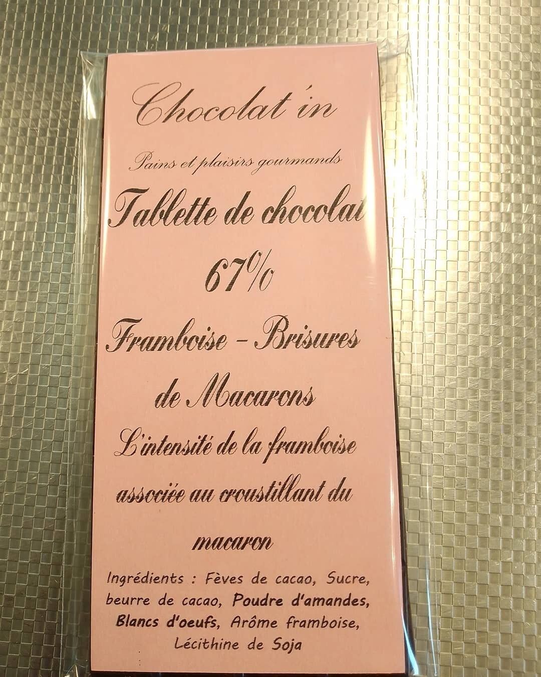Tablette de chocolat noir 67% Framboise et Eclats de macarons