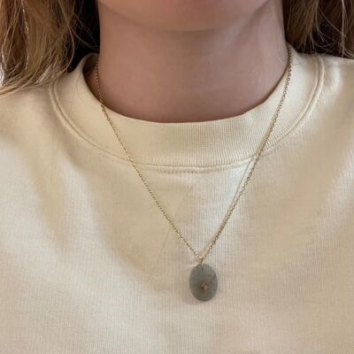 Collier acier pierre ovale rose des vents au centre labradorite