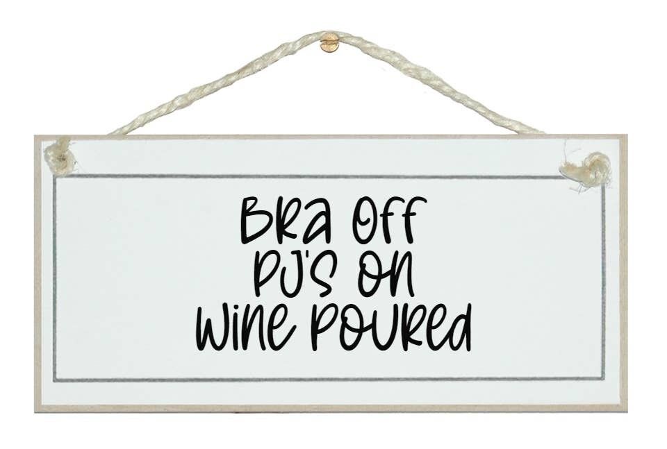 Senza reggiseno, PJ's, Wine Poured divertente. Segni delle donne