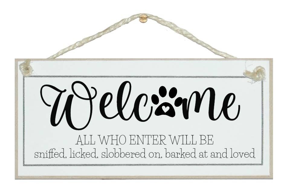 Benvenuto... annusato, leccato, sbavato. Segni di animali del cane