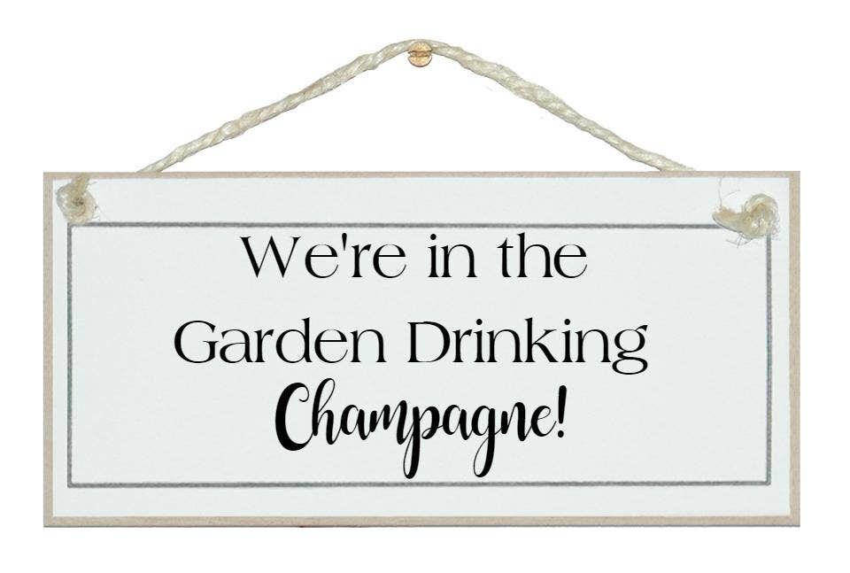 In giardino bevendo Champagne Drink Signs