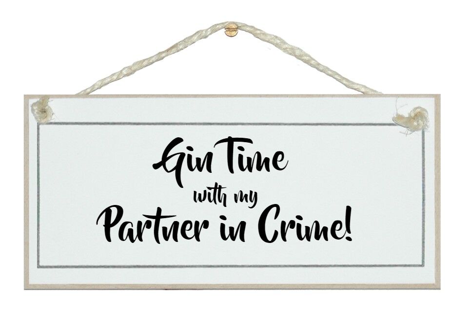 Tempo di gin, complice del crimine! Bere segni