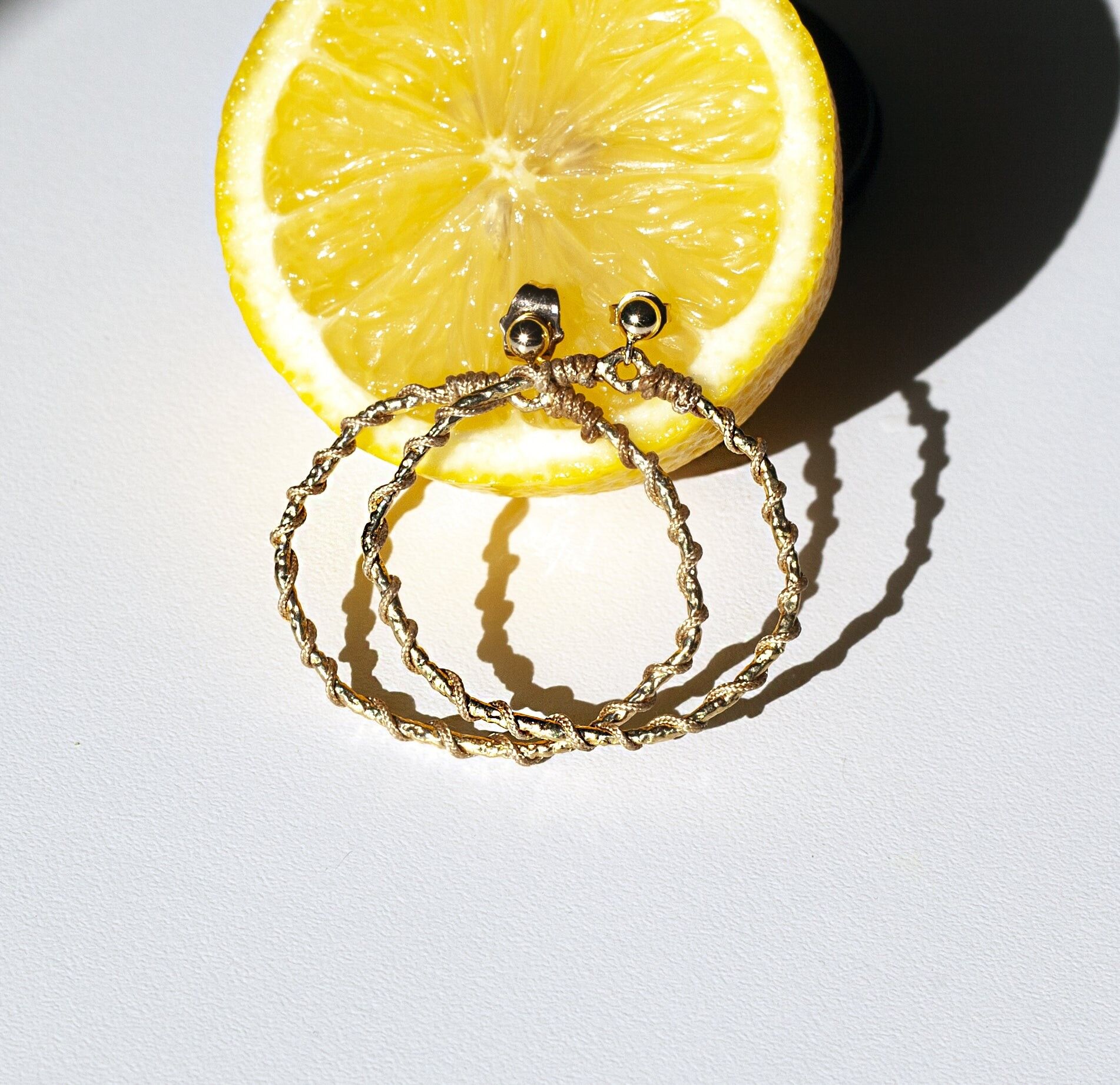 Orecchini Maxi Linda Cerchio - Tessuto Dorato Elegante