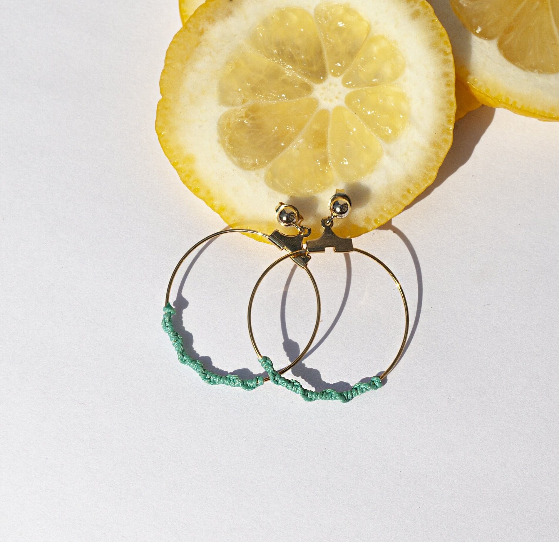 Orecchini a cerchio Luisa - Blu acquamarina intrecciata