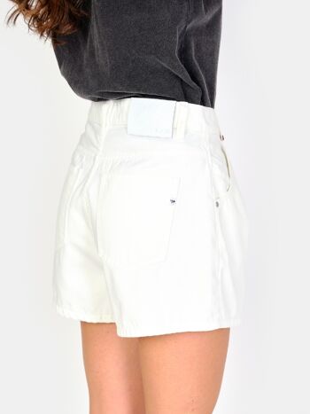 Short amely white 3