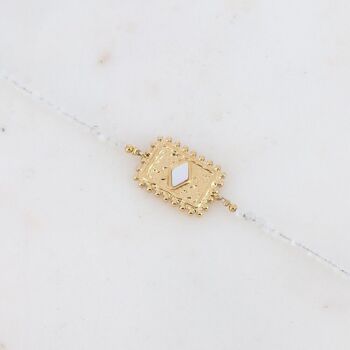 Bracelet Cardi doré avec agates blanches et pierre nacre blanche 6