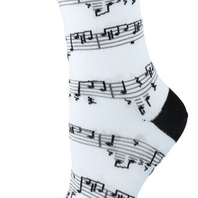 weiße Musik-Socken mit schwarzer Notenlinie