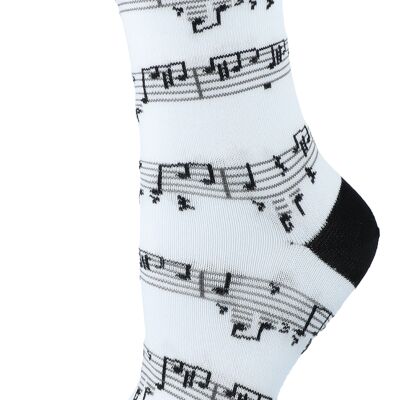 chaussettes de musique blanches avec ligne de portée noire
