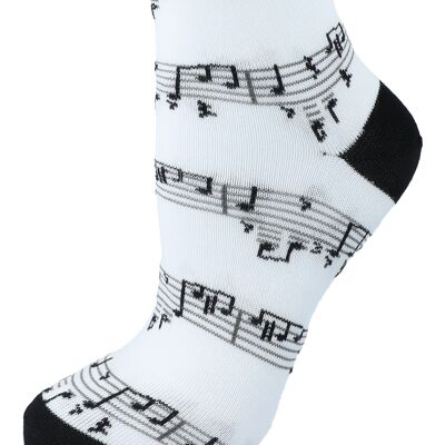 weiße Musik-Socken mit schwarzer Notenlinie