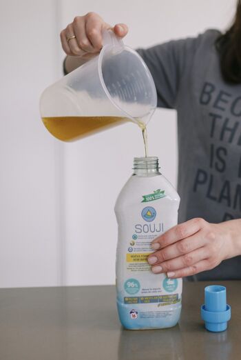 La bouteille SOUJI recycle l'huile, crée un détergent écologique 1min 8