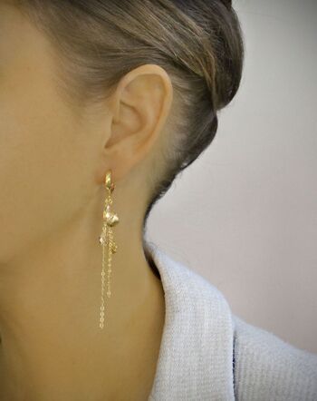 Boucles d'oreilles créoles en forme de coquillage et de cristaux dorés 4