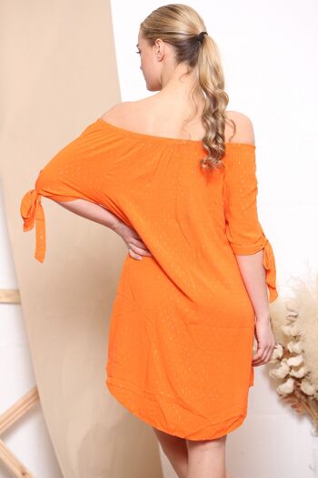 Robe orange scintillante à épaules dénudées 3