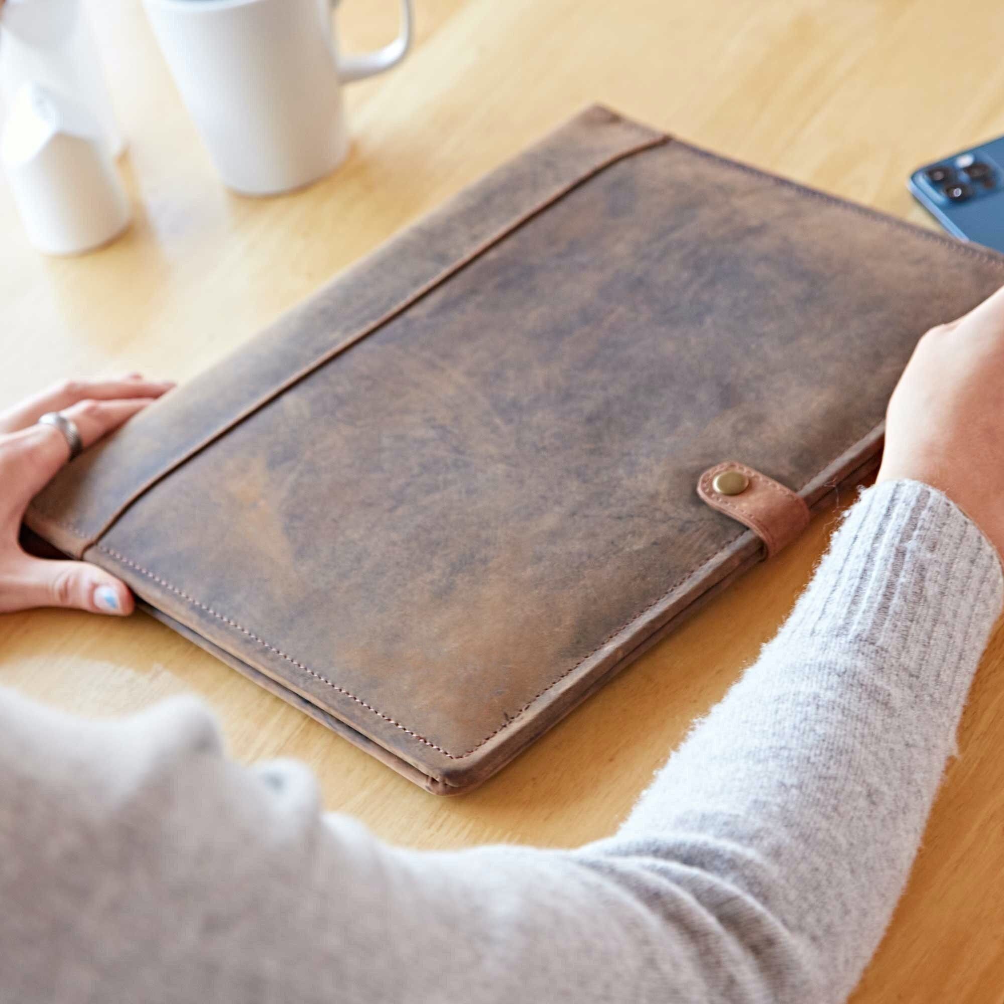 Porte-documents en cuir de buffle vieilli