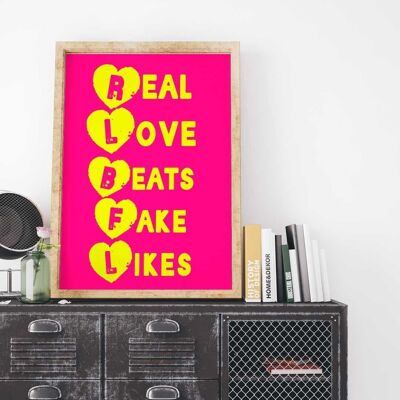 Real•Love•Fake-Wand-Kunstdruck