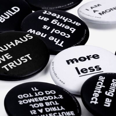 Mélange de 50 badges avec citations sur l'architecture