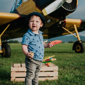 Avion arc-en-ciel en bois 5