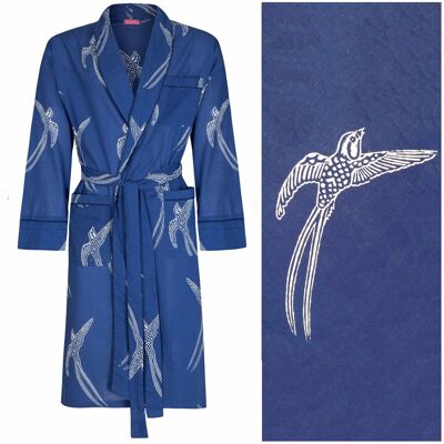 Herren-Baumwoll-Bademantel-Kimono – Langschwänziger Vogel Weiß auf Dunkelblau („Outlet“-Kleid mit kleinen Unvollkommenheiten)