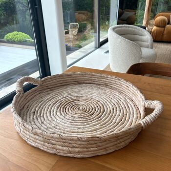 Plateau rond en fibres
 d' abaca d48cm x h8.5cm
 avec poignées dounia 2