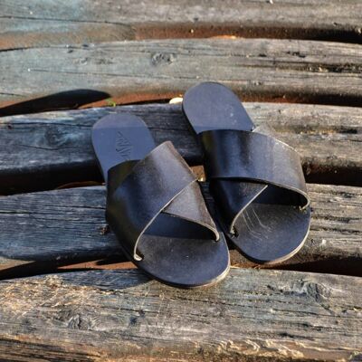 Sandali incrociati, sandali in pelle fatti a mano, appartamenti estivi - abbronzatura naturale