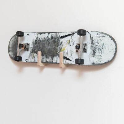 SUPPORT FOR SKATEBOARD OR SNOWBOARD