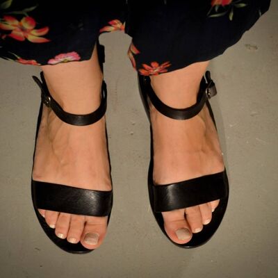 Sandalias con tiras, Sandalias de cuero negro, Pisos de verano, Mujer - Bronceado natural - Sandalia Mesovoia