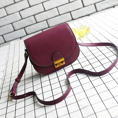 AnBeck small classic handbag with matt leather surface - claret