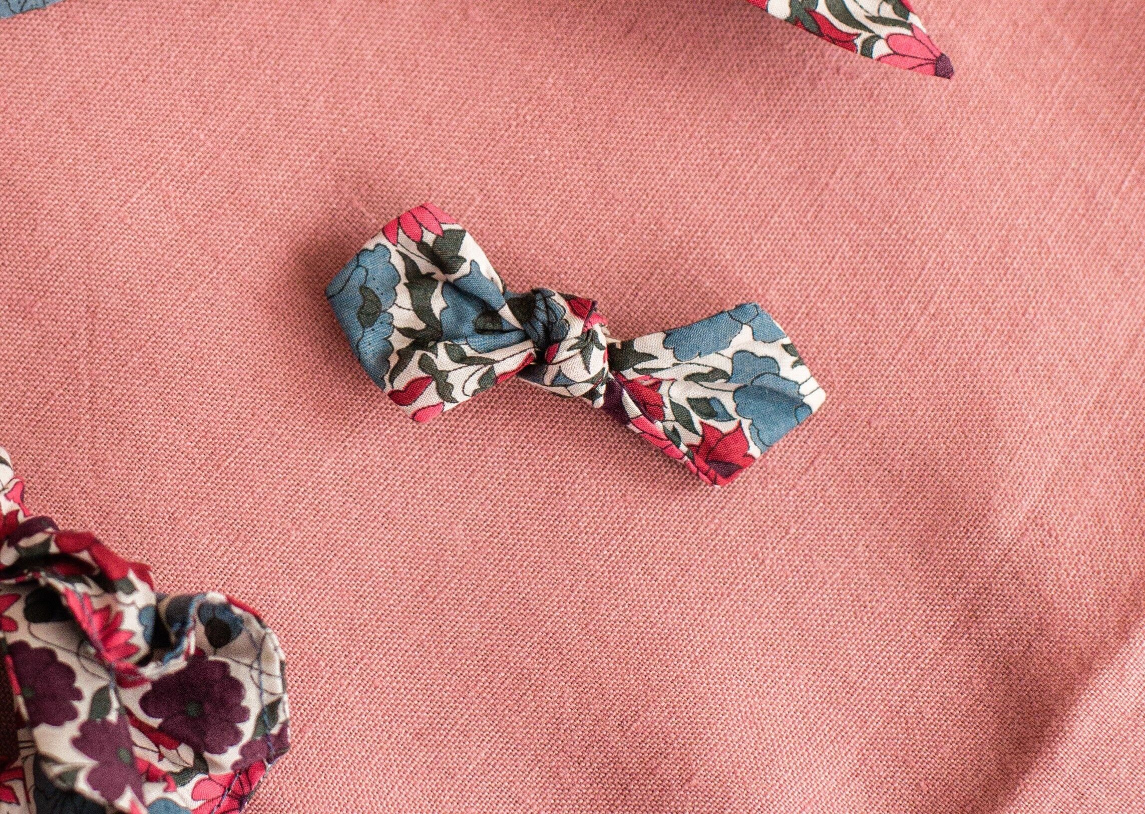POPPY DAISY BOW HAARCLIP