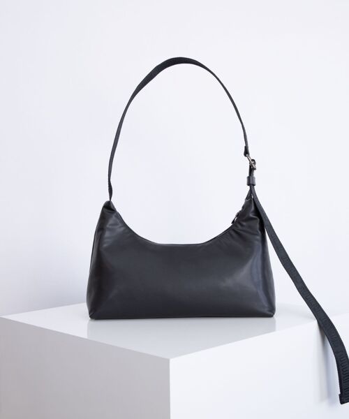 nuuwaï - Vegane Baguette Bag - MADDIE deep black