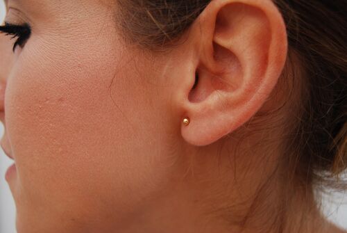 Gold 18K earrings with balls design, diameter 2 mm, set 2 pieces.